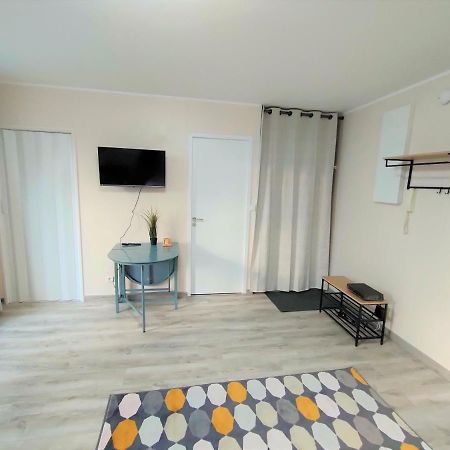 Lovely Flat Nearby Paris Fully Redone With Free Parking On Premises And Balcony Clichy Esterno foto