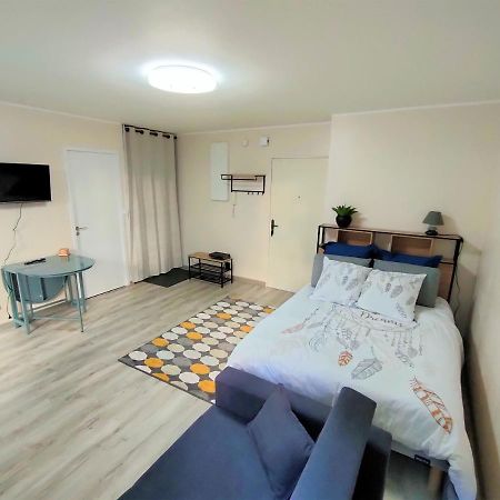 Lovely Flat Nearby Paris Fully Redone With Free Parking On Premises And Balcony Clichy Esterno foto
