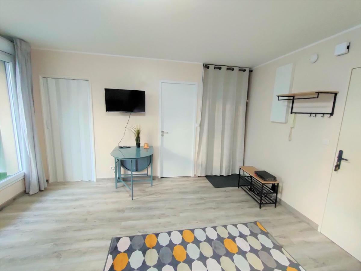 Lovely Flat Nearby Paris Fully Redone With Free Parking On Premises And Balcony Clichy Esterno foto