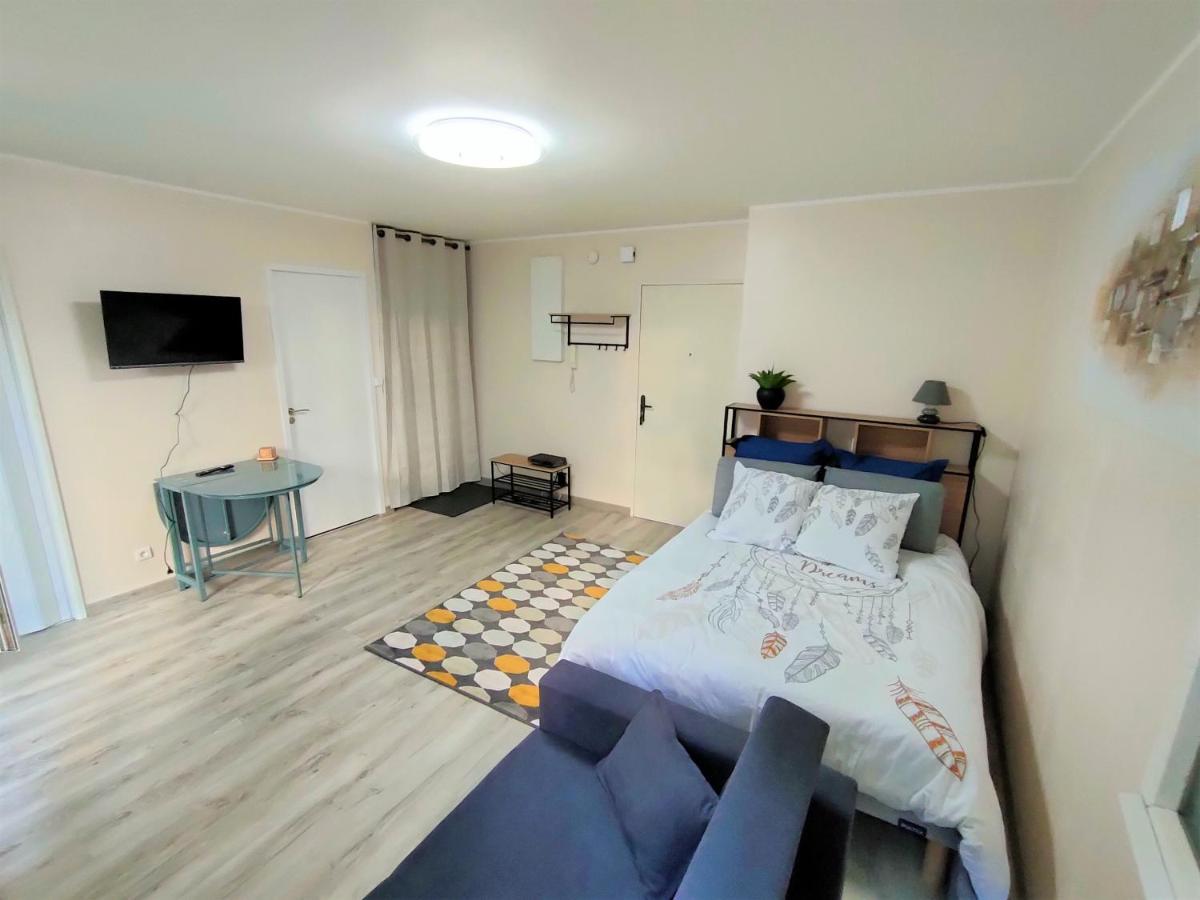 Lovely Flat Nearby Paris Fully Redone With Free Parking On Premises And Balcony Clichy Esterno foto