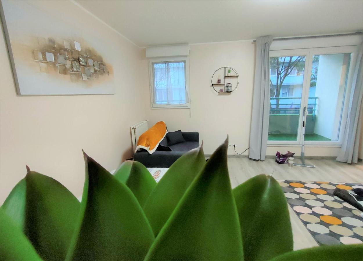 Lovely Flat Nearby Paris Fully Redone With Free Parking On Premises And Balcony Clichy Esterno foto
