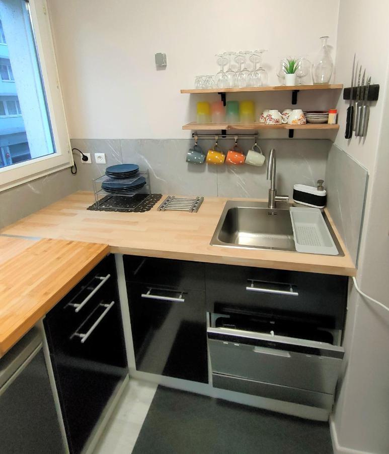 Lovely Flat Nearby Paris Fully Redone With Free Parking On Premises And Balcony Clichy Esterno foto